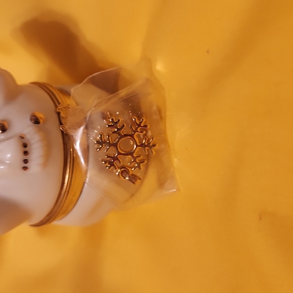 Lenox Snowman Limoge Box with snowflake charm. - Picture 5 of 8